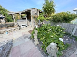 Merrilees Crescent- click for photo gallery